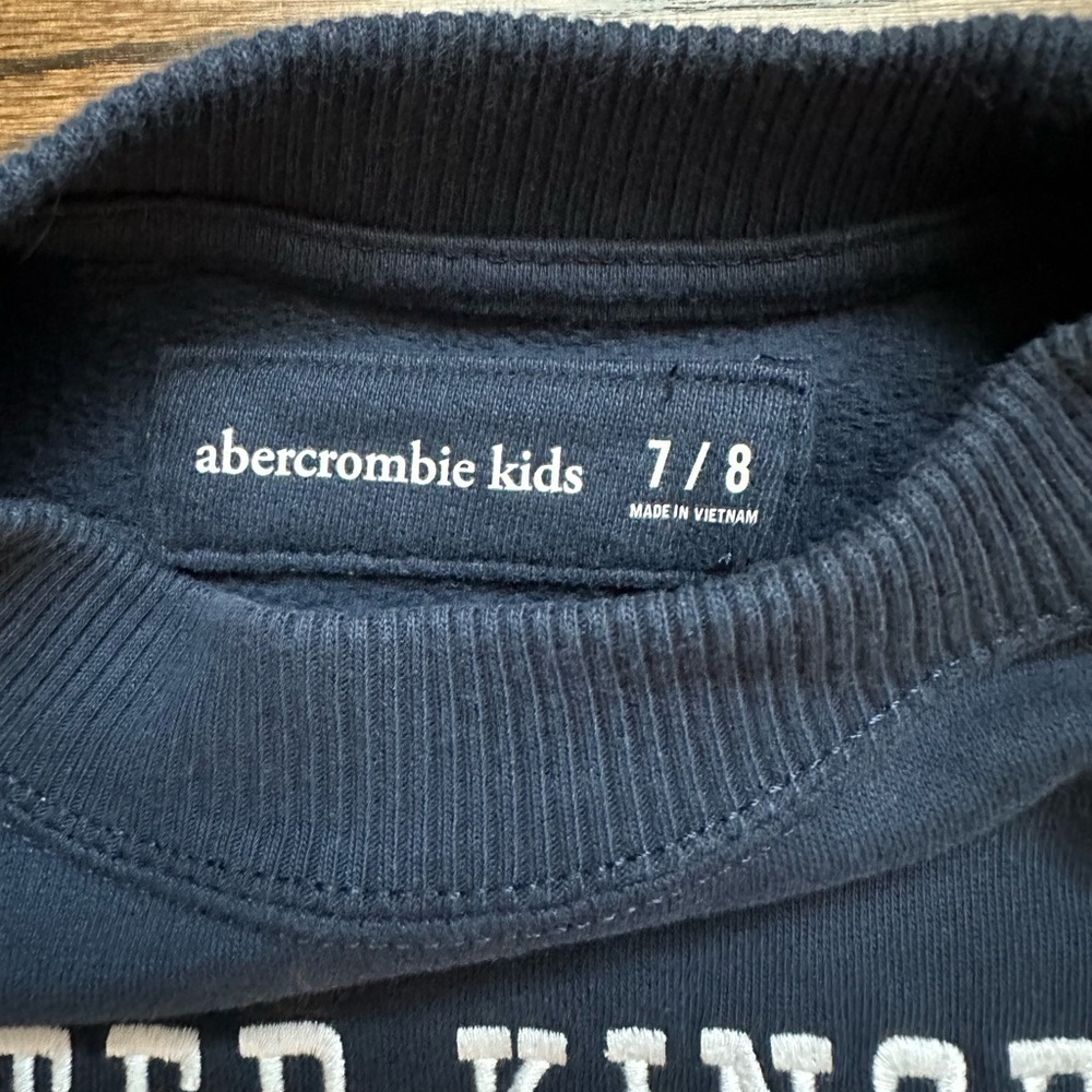 Abercrombie Kids Girls Sweatshirt - London UK Embroidered - Picture 3 of 4